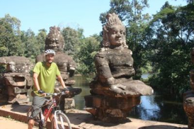 Chris Chin Cycling on the  tour with redspokes